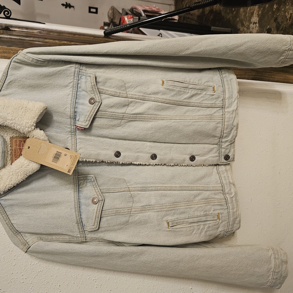 NWT Levi's Light Blue Denim Jacket with Sherpa Lining SIZE XL